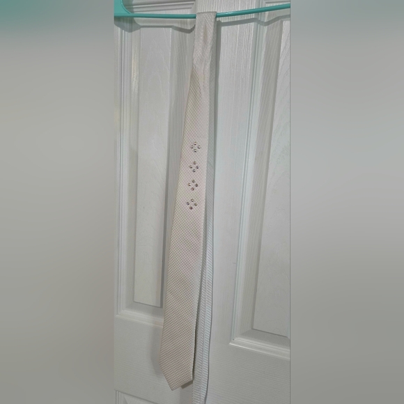 Apt. 9 Accessories - Apt. 9 Elegant White Tie with Rhinestone Accents.